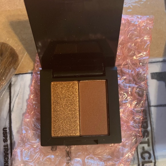 ~Araceli Beauty Duo Eyeshadow~ HP for Best Makeup Party! 🫶🏽💄🎉 - Picture 3 of 6